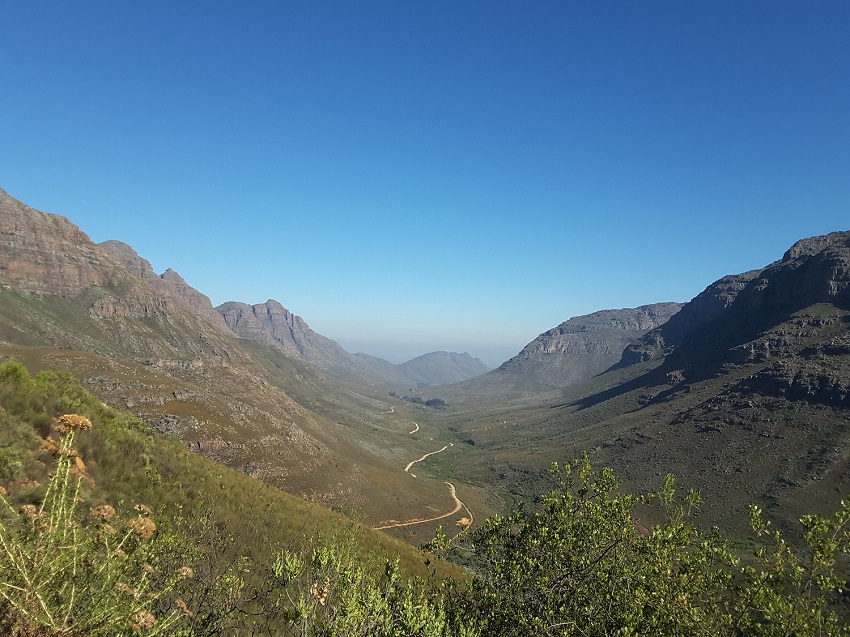 photo msiafricaroadtrip.com montagnes dans le cederberg en Afrique du Sud.