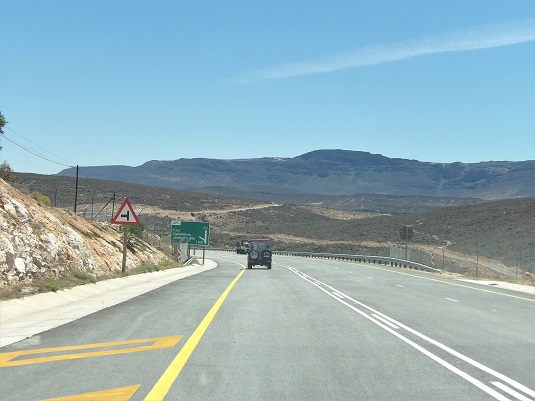 msiafricaroadtrip.com route goudronnée vers upington afrique du sud. 