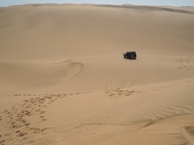 photo msiafricaroadtrip.com 4x4 dans les dunes de Sandwich Harbour Namibie