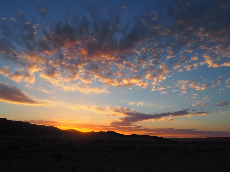 COUCHER DE SOLEIL SUR LE NAMIB NAMIBIE