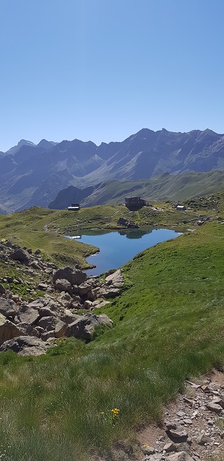 Lac de Pombie vallée d'ossau pyrénées atlantiques. Photo : JP msiafricaroadtrip.com
